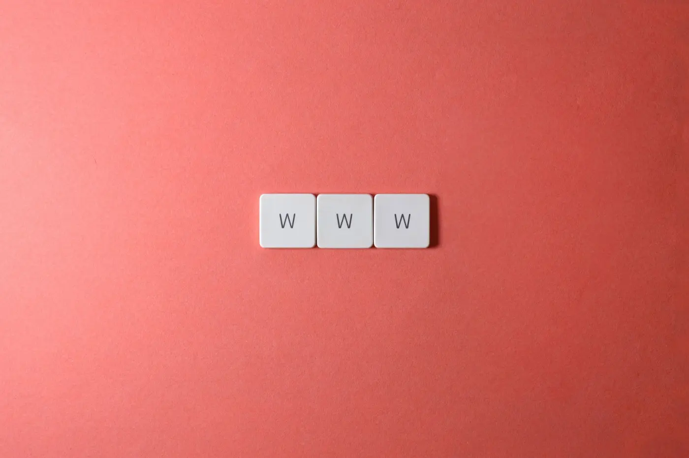 Hoe lang duurt een website laten maken? Realistische doorlooptijden per type site