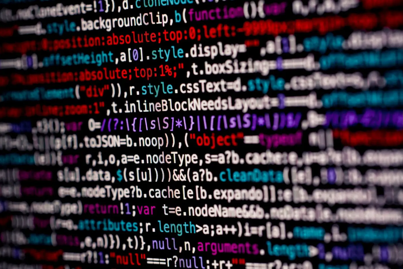 Website laten maken of zelf bouwen: wat levert jou écht meer klanten op?
